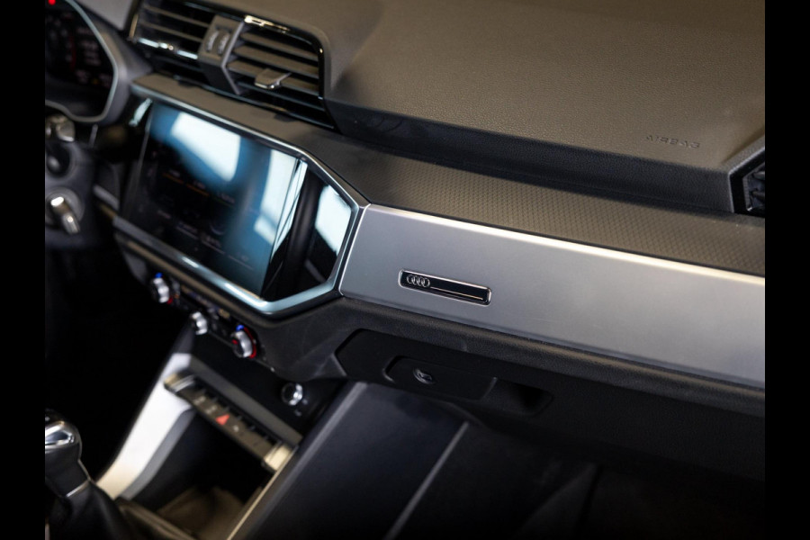 Audi Q3 35 TFSI Pro Line / 150pk / Stoelverwarming / Leder / Dodehoek herkenning /