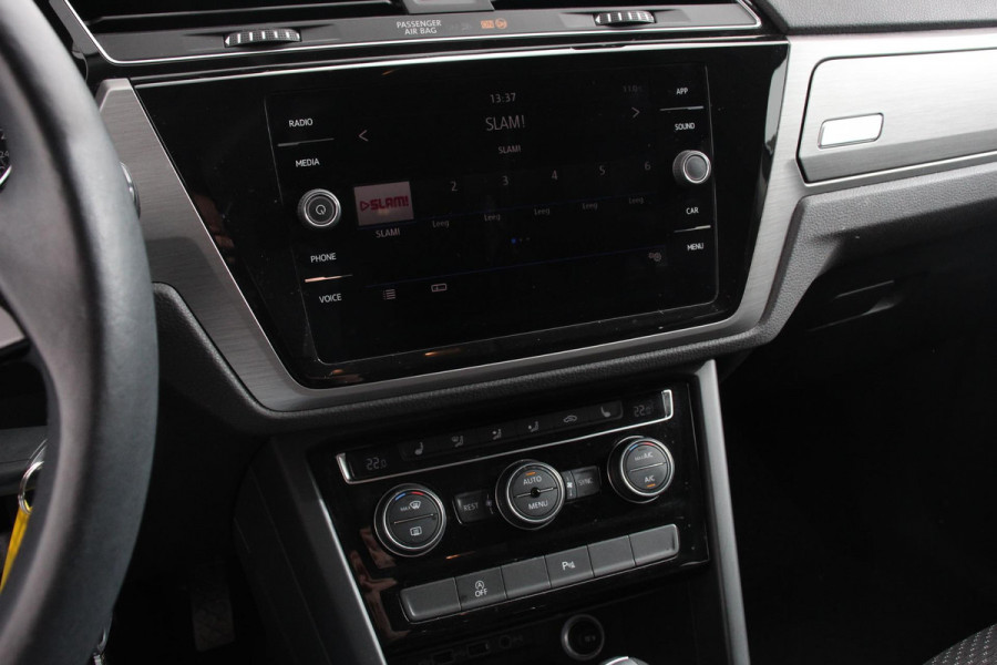 Volkswagen Touran 1.5 TSI 150pk DSG Comfortline 7p | Navigatie | Apple Carplay/Android Auto | Climate Control | Cruise Control Adaptive | Stoelverwarming | Parkeer sensoren