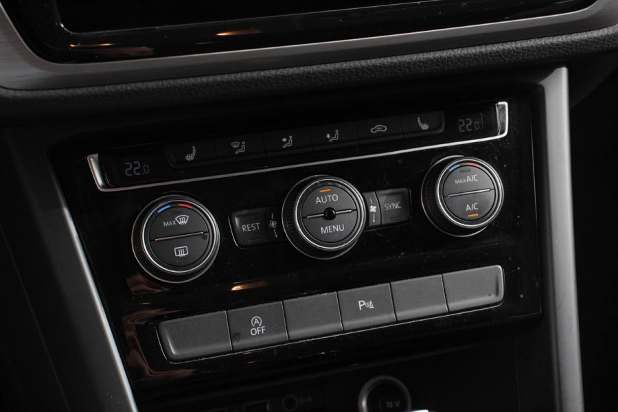 Volkswagen Touran 1.5 TSI 150pk DSG Comfortline 7p | Navigatie | Apple Carplay/Android Auto | Climate Control | Cruise Control Adaptive | Stoelverwarming | Parkeer sensoren