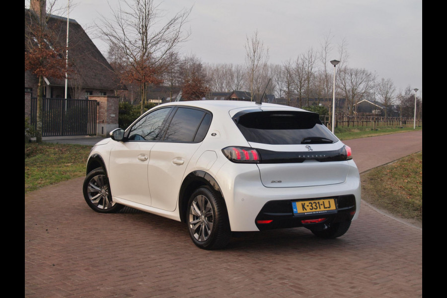 Peugeot e-208 EV Blue Lease Allure 50 kWh | SOH 90% | Camera | Cruise Control | Apple Carplay | NL-Auto |