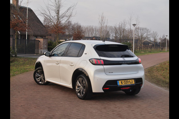 Peugeot e-208 EV Blue Lease Allure 50 kWh | SOH 90% | Camera | Cruise Control | Apple Carplay | NL-Auto |