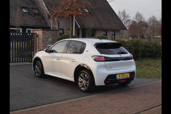 Peugeot e-208 EV Blue Lease Allure 50 kWh | SOH 90% | Camera | Cruise Control | Apple Carplay | NL-Auto |