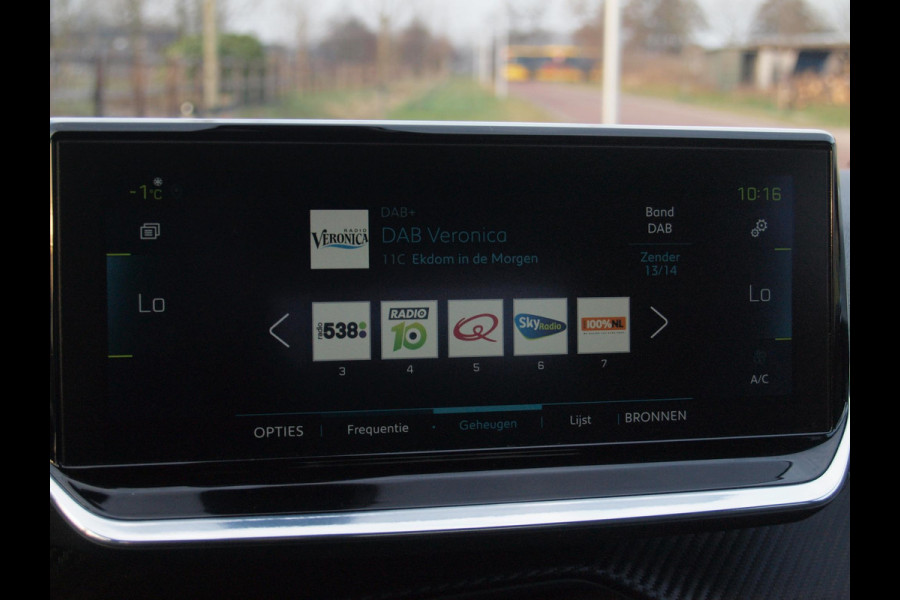 Peugeot e-208 EV Blue Lease Allure 50 kWh | SOH 90% | Camera | Cruise Control | Apple Carplay | NL-Auto |