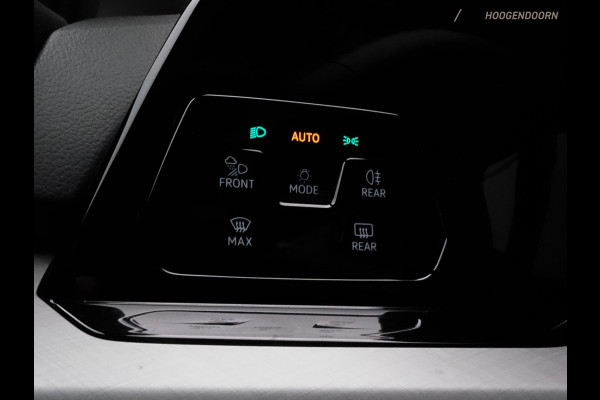 Volkswagen Golf 1.5 TSI Life Business Luxe (STUURVERWARMING,MEMORY STOELEN,ADAPTIVE CRUISE,SFEERVERLICHTING,CAMERA,TOPCONDITIE)