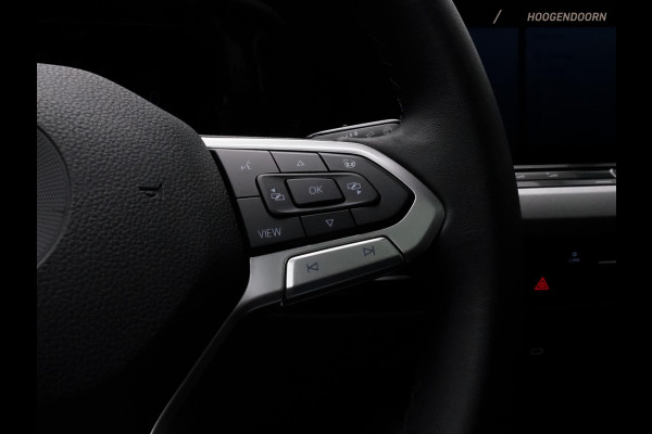 Volkswagen Golf 1.5 TSI Life Business Luxe (STUURVERWARMING,MEMORY STOELEN,ADAPTIVE CRUISE,SFEERVERLICHTING,CAMERA,TOPCONDITIE)