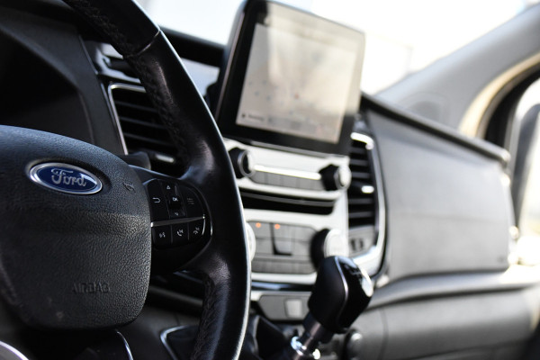 Ford Transit Custom 300 2.0 TDCI L2H1 Limited Black Edition Camera, Cruise, Carplay, Stoelverwarming, Xenon, 170pk, Sensoren, Uniek!
