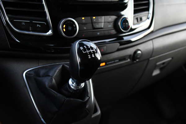 Ford Transit Custom 300 2.0 TDCI L2H1 Limited Black Edition Camera, Cruise, Carplay, Stoelverwarming, Xenon, 170pk, Sensoren, Uniek!