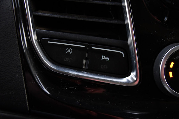 Ford Transit Custom 300 2.0 TDCI L2H1 Limited Black Edition Camera, Cruise, Carplay, Stoelverwarming, Xenon, 170pk, Sensoren, Uniek!