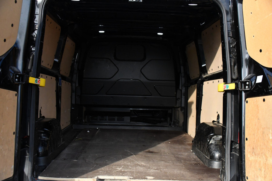 Ford Transit Custom 300 2.0 TDCI L2H1 Limited Black Edition Camera, Cruise, Carplay, Stoelverwarming, Xenon, 170pk, Sensoren, Uniek!