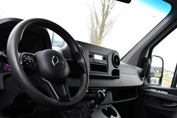 Mercedes-Benz Sprinter 319 V6 3.0 CDI L2H2 PB Edition Camera, Cruise, Stoelverwarming, 190pk, Standkachel, Airco, Uniek!