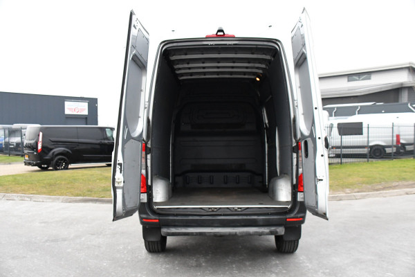 Mercedes-Benz Sprinter 319 V6 3.0 CDI L2H2 PB Edition Camera, Cruise, Stoelverwarming, 190pk, Standkachel, Airco, Uniek!