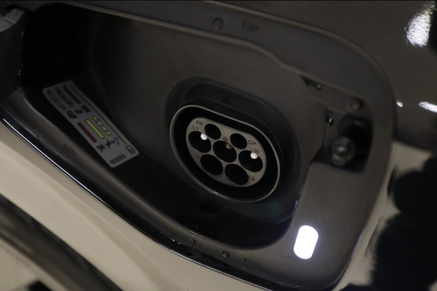 Volkswagen Golf 1.4 eHybrid GTE /PANO/IQLIGHT/CAM/CARPLAY/LANE ASSIST/VOL