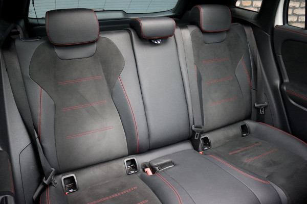 Mercedes-Benz GLA 200 Business Solution AMG Line | Panoramadak | Augmented Reality | Widescreen | Stoelverwarming | Cruise Control | Zitcomfortpakket | High Perf LED | Android Auto/Apple Carplay |