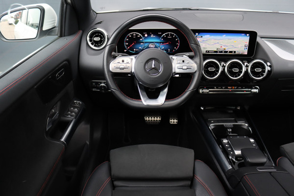 Mercedes-Benz GLA 200 Business Solution AMG Line | Panoramadak | Augmented Reality | Widescreen | Stoelverwarming | Cruise Control | Zitcomfortpakket | High Perf LED | Android Auto/Apple Carplay |