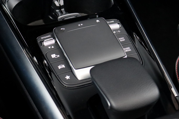 Mercedes-Benz GLA 200 Business Solution AMG Line | Panoramadak | Augmented Reality | Widescreen | Stoelverwarming | Cruise Control | Zitcomfortpakket | High Perf LED | Android Auto/Apple Carplay |