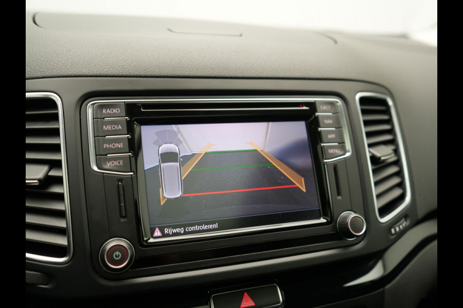 Seat Alhambra 1.4 TSI FR Business Intense 7 Persoons 150pk Dealer O.H. | Trekhaak Af Fabriek | Panodak | Adaptive Cruise | Camera | Apple Carplay | Alcantara Sportstoelen Verwarmd | Keyless | Blis | Navigatie | DAB |