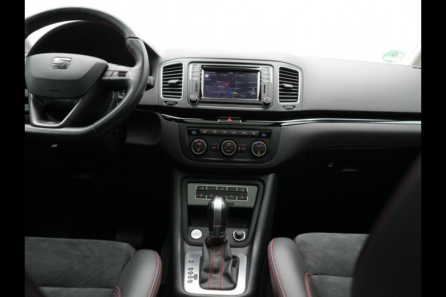 Seat Alhambra 1.4 TSI FR Business Intense 7 Persoons 150pk Dealer O.H. | Trekhaak Af Fabriek | Panodak | Adaptive Cruise | Camera | Apple Carplay | Alcantara Sportstoelen Verwarmd | Keyless | Blis | Navigatie | DAB |