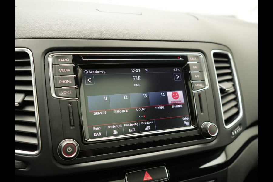 Seat Alhambra 1.4 TSI FR Business Intense 7 Persoons 150pk Dealer O.H. | Trekhaak Af Fabriek | Panodak | Adaptive Cruise | Camera | Apple Carplay | Alcantara Sportstoelen Verwarmd | Keyless | Blis | Navigatie | DAB |