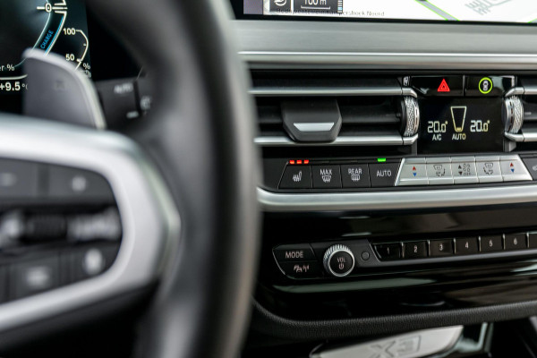 BMW X3 xDrive30e M-Sport ACC Panorama HuD Trekhaak Leder