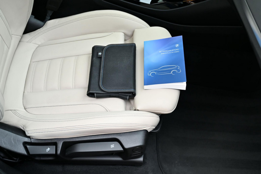 BMW X3 xDrive30e M-Sport ACC Panorama HuD Trekhaak Leder