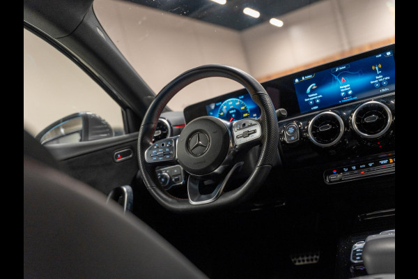 Mercedes-Benz A-Klasse A200 AMG Business Solution, Navi, Multistuur, Clima, Cruise, Camera, PDC, Led, Trekhaak, Voll Onderhouden