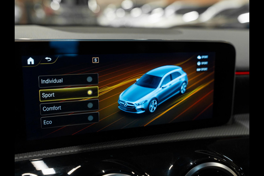 Mercedes-Benz A-Klasse A200 AMG Business Solution, Navi, Multistuur, Clima, Cruise, Camera, PDC, Led, Trekhaak, Voll Onderhouden