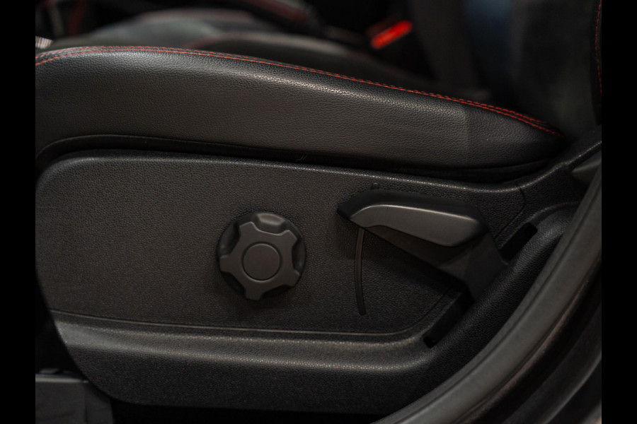 Ford EcoSport 1.0 EcoBoost ST-Line 125PK, Cruise, Clima, Multistuur, Led, Alcantara, PDC, Private Glas, Voll Onderhouden