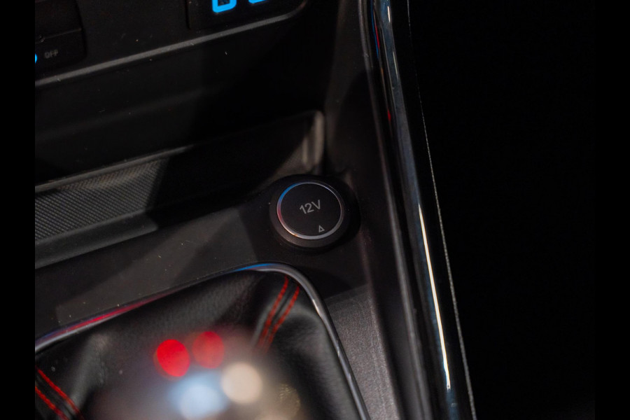 Ford EcoSport 1.0 EcoBoost ST-Line 125PK, Cruise, Clima, Multistuur, Led, Alcantara, PDC, Private Glas, Voll Onderhouden