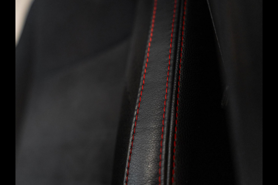 Ford EcoSport 1.0 EcoBoost ST-Line 125PK, Cruise, Clima, Multistuur, Led, Alcantara, PDC, Private Glas, Voll Onderhouden