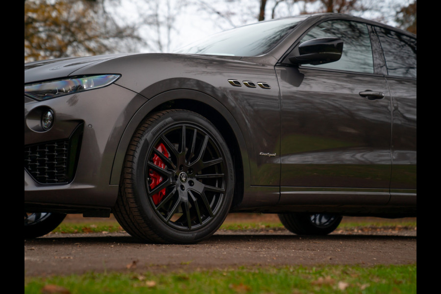 Maserati Levante 3.0 V6 S AWD 430pk GranSport Facelift | Pano-dak | 21 inch | Harman/Kardon | 360 camera