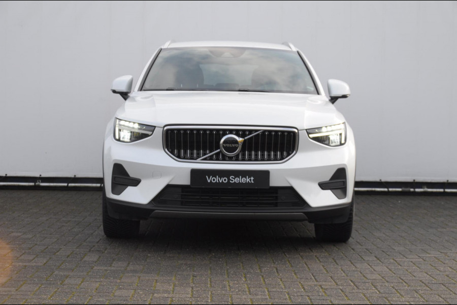 Volvo XC40 T4 211PK Automaat Core Bright / Apple carplay / Parkeersensoren met camera / Stoelverwarming / Elektrische achterklep / Keyless entry / Parkeersensoren met camera