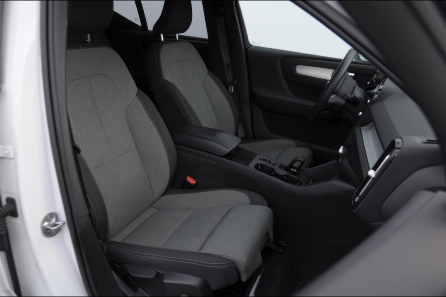 Volvo XC40 T4 211PK Automaat Core Bright / Apple carplay / Parkeersensoren met camera / Stoelverwarming / Elektrische achterklep / Keyless entry / Parkeersensoren met camera