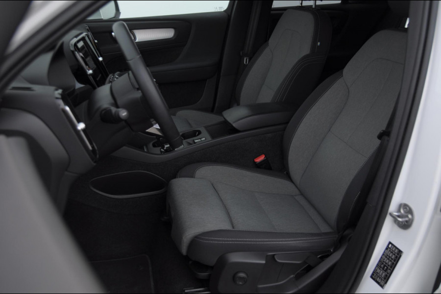 Volvo XC40 T4 211PK Automaat Core Bright / Apple carplay / Parkeersensoren met camera / Stoelverwarming / Elektrische achterklep / Keyless entry / Parkeersensoren met camera