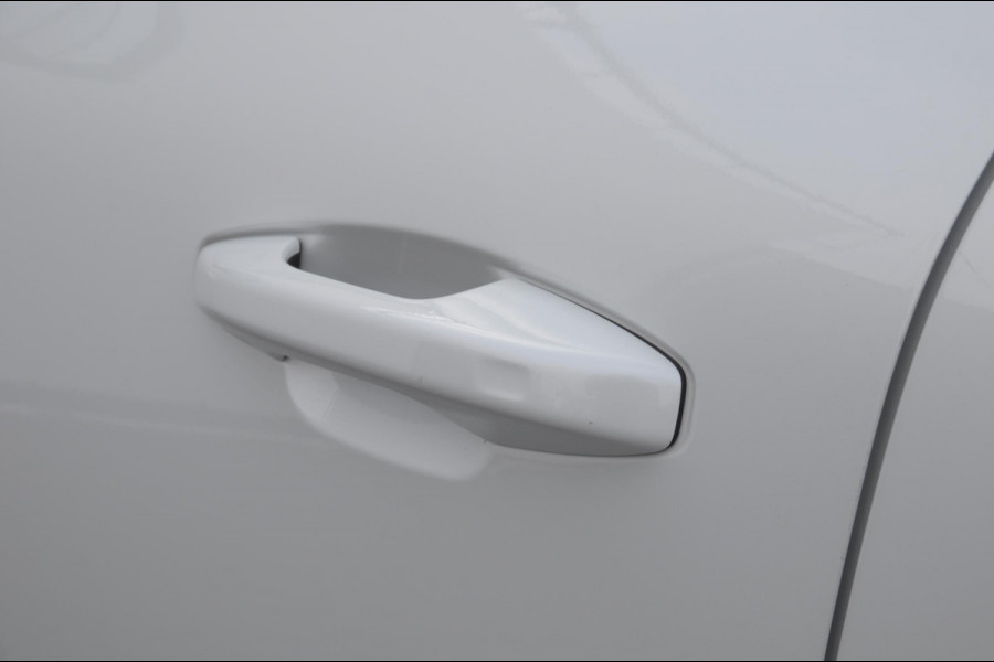 Volvo XC40 T4 211PK Automaat Core Bright / Apple carplay / Parkeersensoren met camera / Stoelverwarming / Elektrische achterklep / Keyless entry / Parkeersensoren met camera