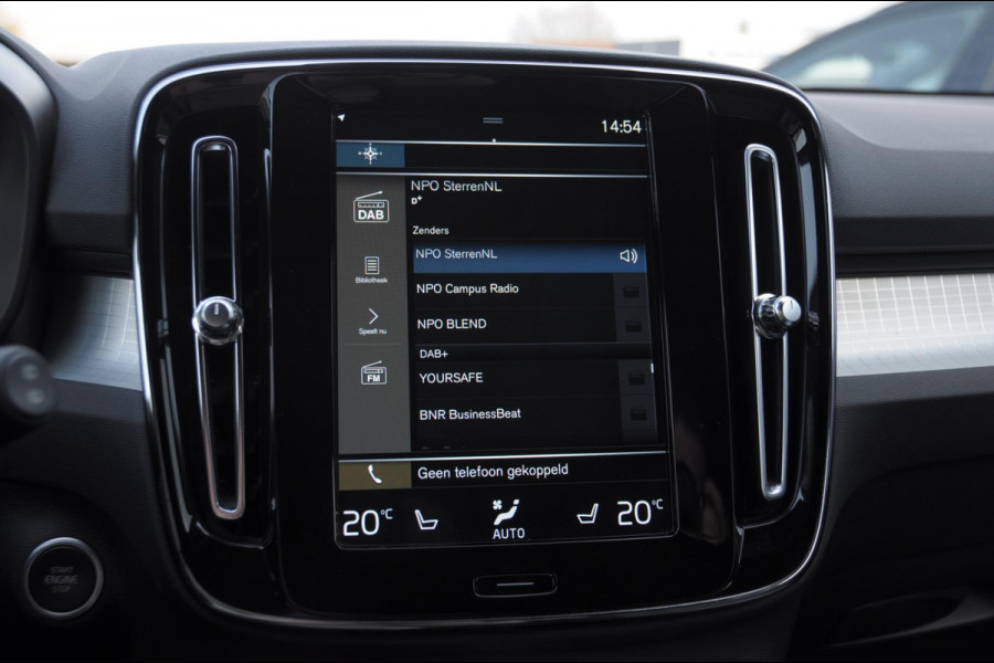 Volvo XC40 T4 211PK Automaat Core Bright / Apple carplay / Parkeersensoren met camera / Stoelverwarming / Elektrische achterklep / Keyless entry / Parkeersensoren met camera