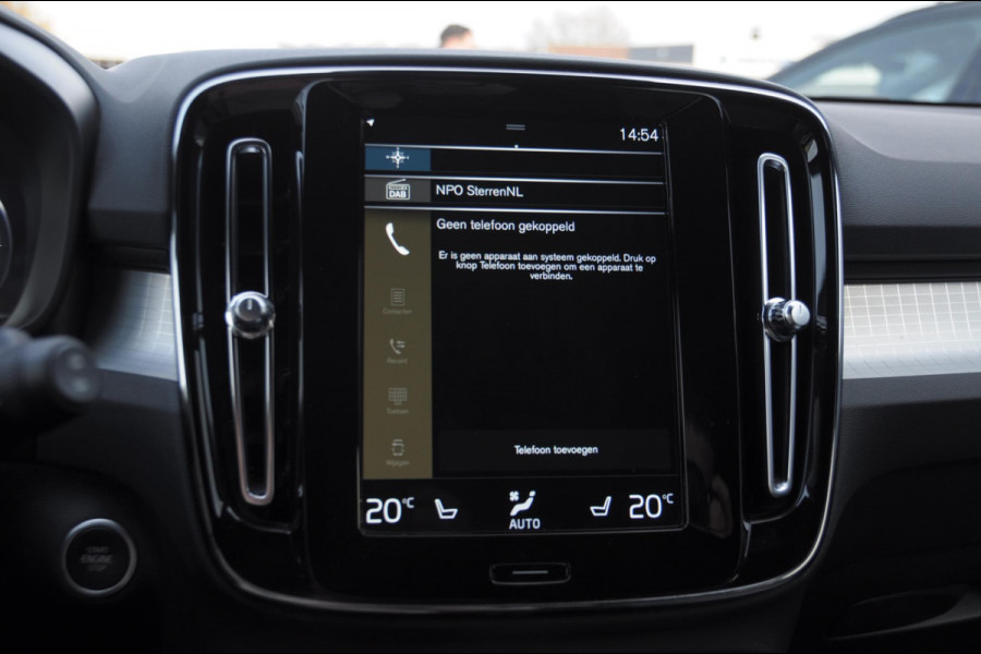 Volvo XC40 T4 211PK Automaat Core Bright / Apple carplay / Parkeersensoren met camera / Stoelverwarming / Elektrische achterklep / Keyless entry / Parkeersensoren met camera