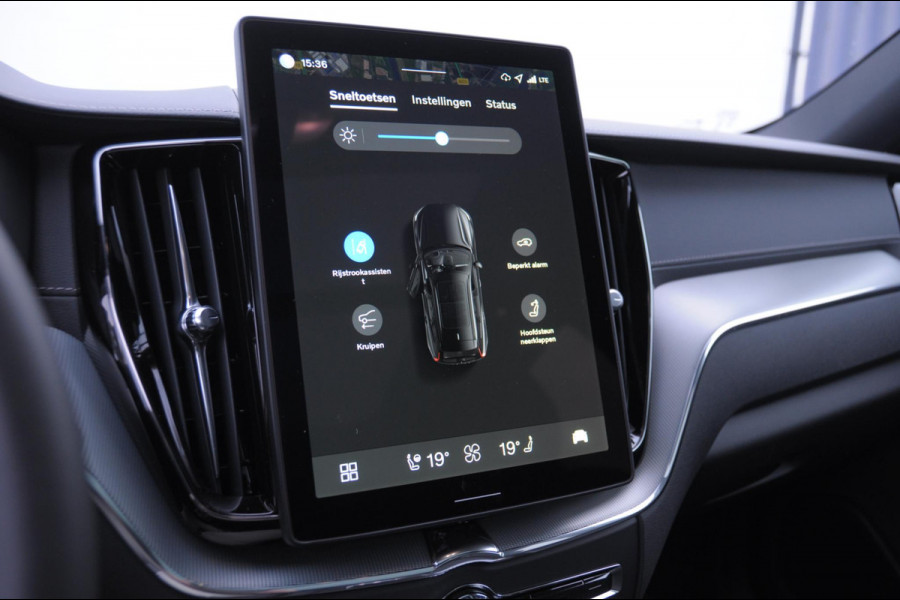 Volvo XC60 T6 350PK Automaat AWD Ultra Black Edition Facelift/ Head-up display/ Harman Kardon audio/ BLIS/ Elektrischbedienbare stoelen met geheugen / Panoramadak/ Adaptive cruise control/ Pilot assist/ Apple Carplay/ Android auto/