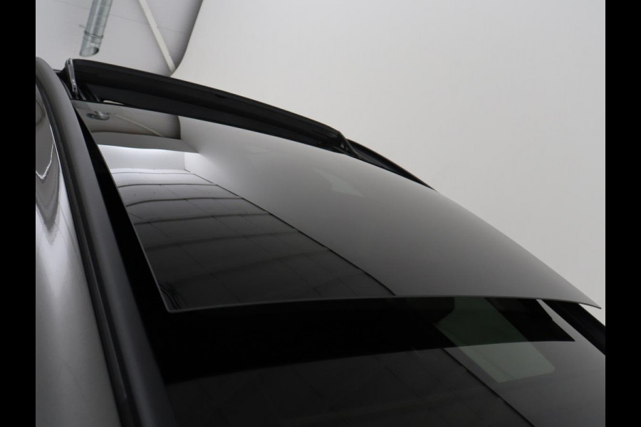 Ford Focus 1.0 EcoBoost Hybrid Active Business | Panoramadak | Stoelverwarming | Trekhaak | Comfortstoelen | Camera | Carplay | Keyless | Full LED | Navigatie