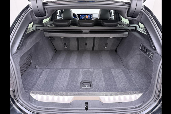 BMW 3 Serie Touring 320e VAN € 42.899,- VOOR € 39.877,- UW LENTEVOORDEEL: €3.022,-! | M-SPORT | FACELIFT| PANO|1.STE EIGENAAR, DEALER OH. | LEER | ELEK. TREKHAAK| FABRIEKSGARANTIE T/M 08 2027| LEER| STOELVERWARMING| 19 INCH! SUPER COMPLEET!