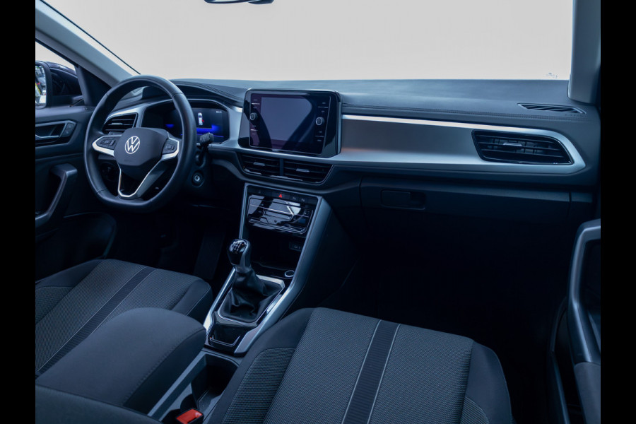 Volkswagen T-Roc 1.0 TSI 116 PK Business Edition | Stoelverwarming | Apple Carplay / Android auto | Automatisch inparkeren, Climate control, all season banden, extra getint glas achter