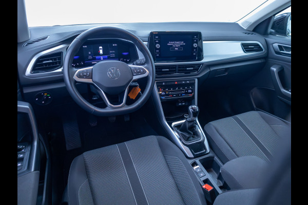 Volkswagen T-Roc 1.0 TSI 116 PK Business Edition | Stoelverwarming | Apple Carplay / Android auto | Automatisch inparkeren, Climate control, all season banden, extra getint glas achter