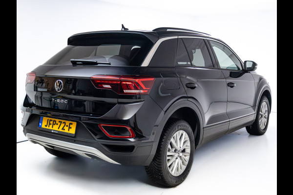 Volkswagen T-Roc 1.0 TSI 116 PK Business Edition | Stoelverwarming | Apple Carplay / Android auto | Automatisch inparkeren, Climate control, all season banden, extra getint glas achter