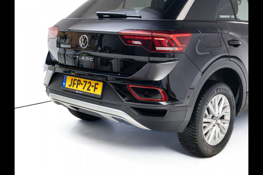 Volkswagen T-Roc 1.0 TSI 116 PK Business Edition | Stoelverwarming | Apple Carplay / Android auto | Automatisch inparkeren, Climate control, all season banden, extra getint glas achter