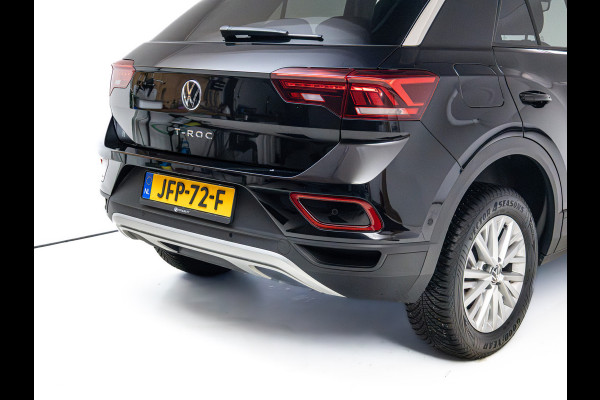 Volkswagen T-Roc 1.0 TSI 116 PK Business Edition | Stoelverwarming | Apple Carplay / Android auto | Automatisch inparkeren, Climate control, all season banden, extra getint glas achter