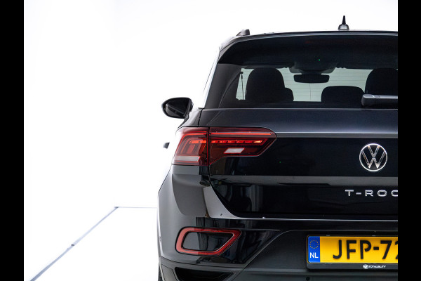 Volkswagen T-Roc 1.0 TSI 116 PK Business Edition | Stoelverwarming | Apple Carplay / Android auto | Automatisch inparkeren, Climate control, all season banden, extra getint glas achter
