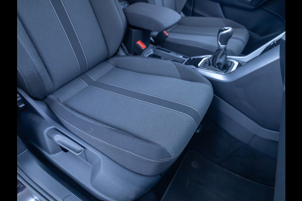 Volkswagen T-Roc 1.0 TSI 116 PK Business Edition | Stoelverwarming | Apple Carplay / Android auto | Automatisch inparkeren, Climate control, all season banden, extra getint glas achter