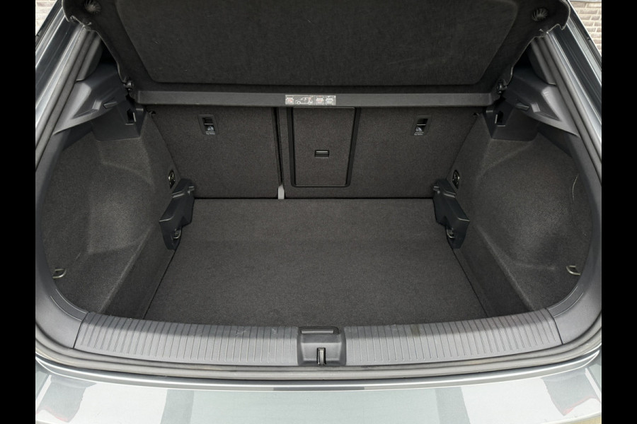 Volkswagen T-Roc 1.5 TSI Sport | Pano | Trekhaak | LED | Carplay | Camera | Virtual Cockpit | PDC