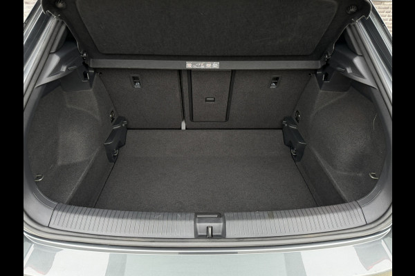Volkswagen T-Roc 1.5 TSI Sport | Pano | Trekhaak | LED | Carplay | Camera | Virtual Cockpit | PDC