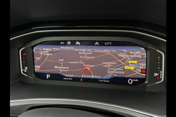 Volkswagen T-Roc 1.5 TSI Sport | Pano | Trekhaak | LED | Carplay | Camera | Virtual Cockpit | PDC