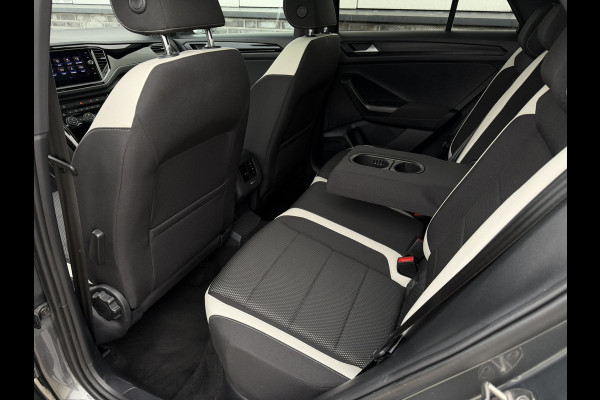 Volkswagen T-Roc 1.5 TSI Sport | Pano | Trekhaak | LED | Carplay | Camera | Virtual Cockpit | PDC